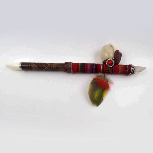 Handmade tobacco pipe hand carved with a tahua seed and three feline teeth - Image 4