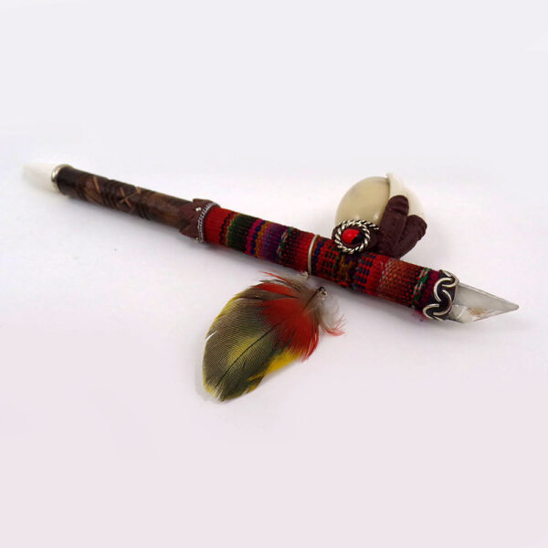 Handmade tobacco pipe hand carved with a tahua seed and three feline teeth - Image 3